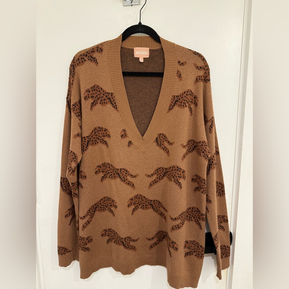Show Me Your Mumu Gilligan V Neck Sweater in Running Cheetah Print (L)